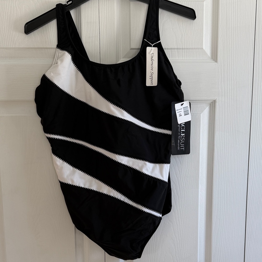 Miracle suit Helix size 20 W Underwire Bra NWT One-Piece Black and White